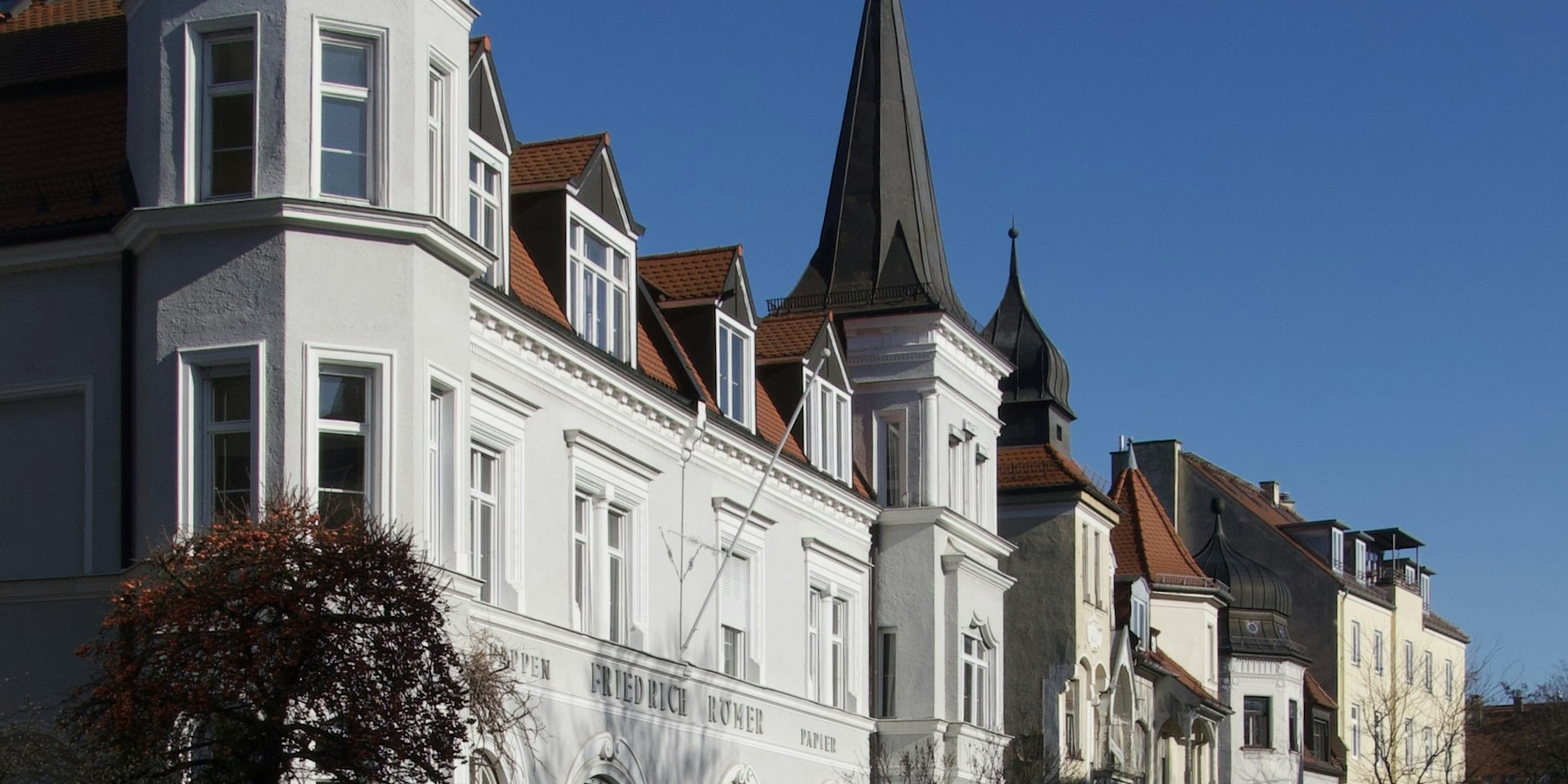 Architektonische Perspektive eines modernen Gebäudes